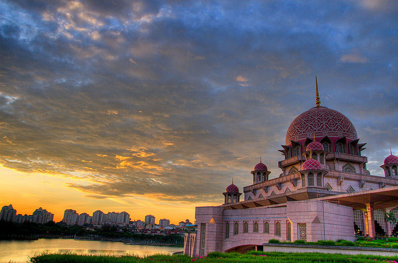 مسجد بوترا في ماليزيا