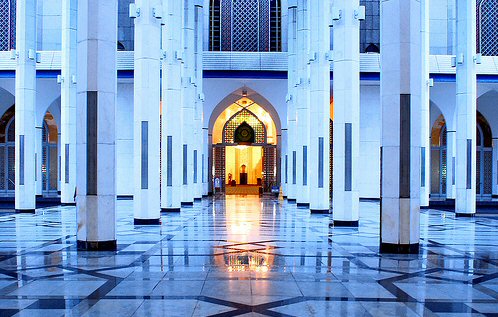 مسجد السلطان صلاح الدين عبد العزيز: