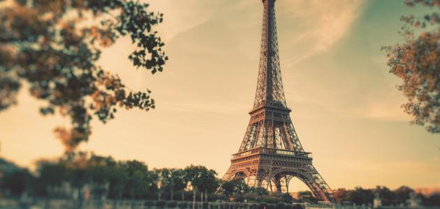 تعرف على برج ايفل في باريس من الداخل تورنا