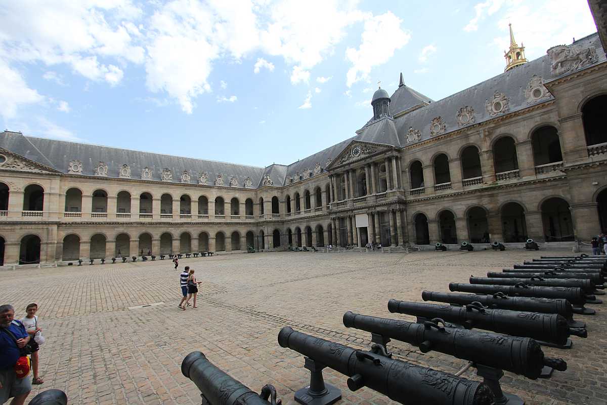 متحف الجيش باريس