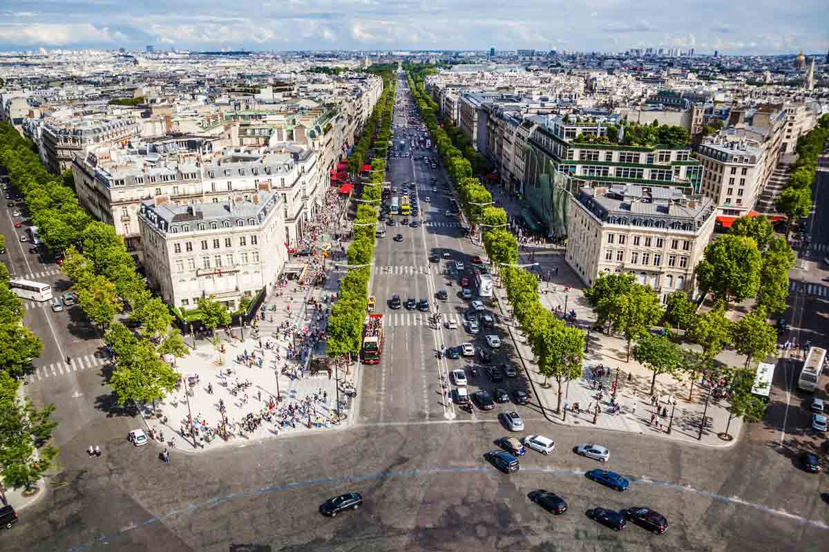 شارع الشانزليزيه باريس