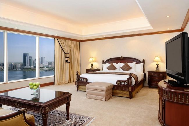  فنادق الشارقة القريبة من دبي